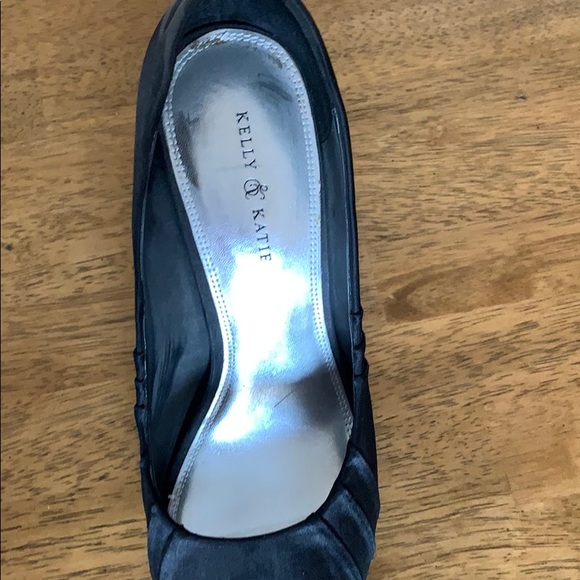 Black high heels - Picture 2 of 5